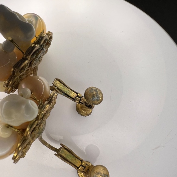 Miriam Haskell Earrings Vintage Signed  Faux Coral Shell Beaded Clip/ Screw back - Picture 15 of 16